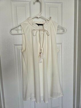 WHBM Cream Sleeveless Ruffle Tie Neck Keyhole Top. Size XXS